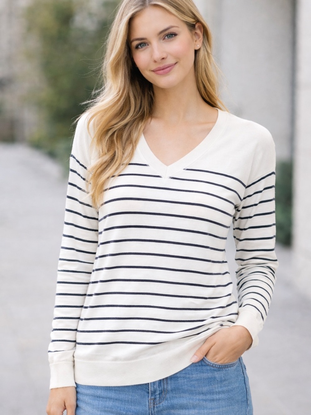 Talbots Women's Cream Black Striped V Neck Sweater Petite Cotton Mix Size Medium